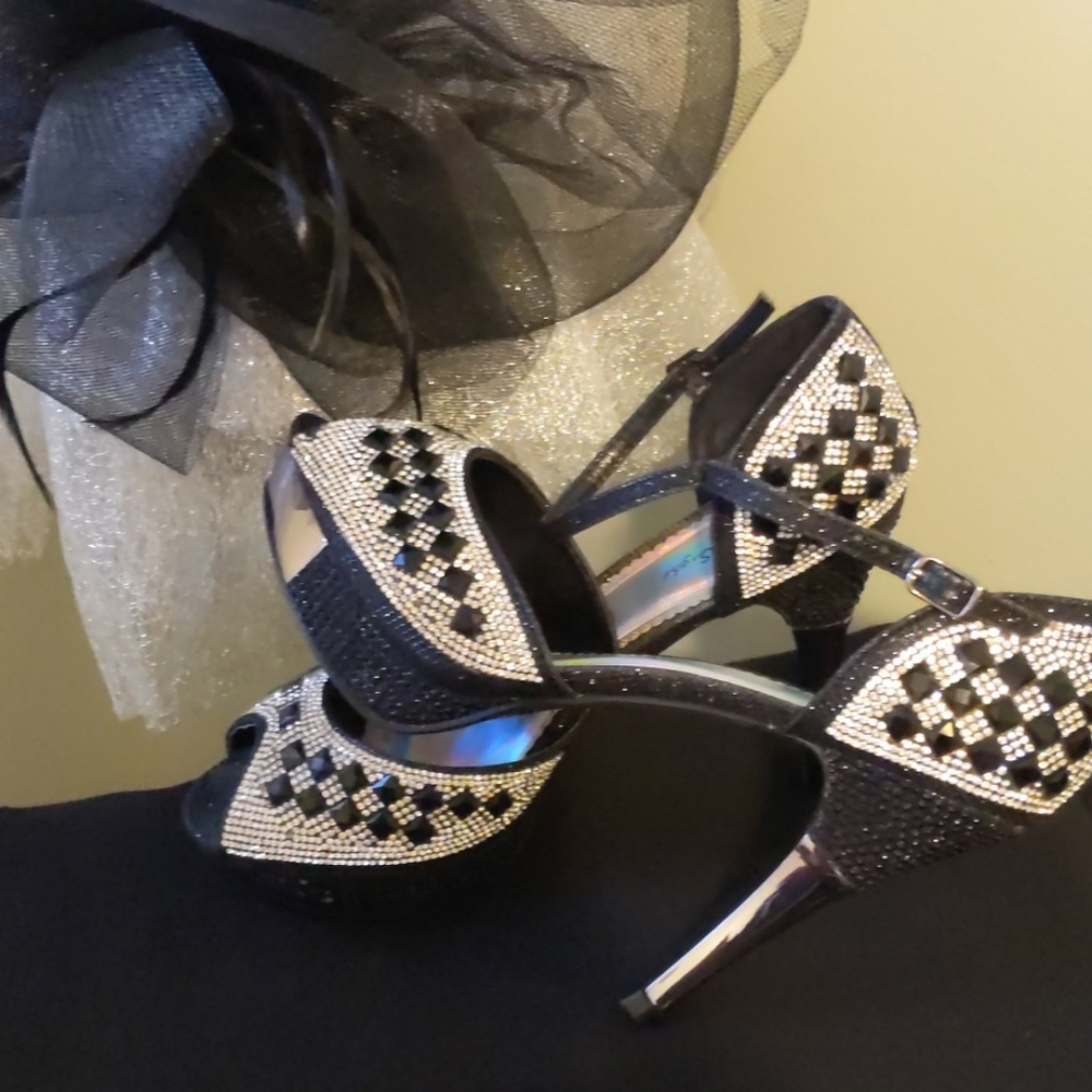 Shoes - Picture 3 of 3